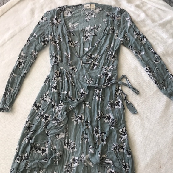 Daytrip Hi-Low Long-Sleeved Dress - Picture 3 of 7